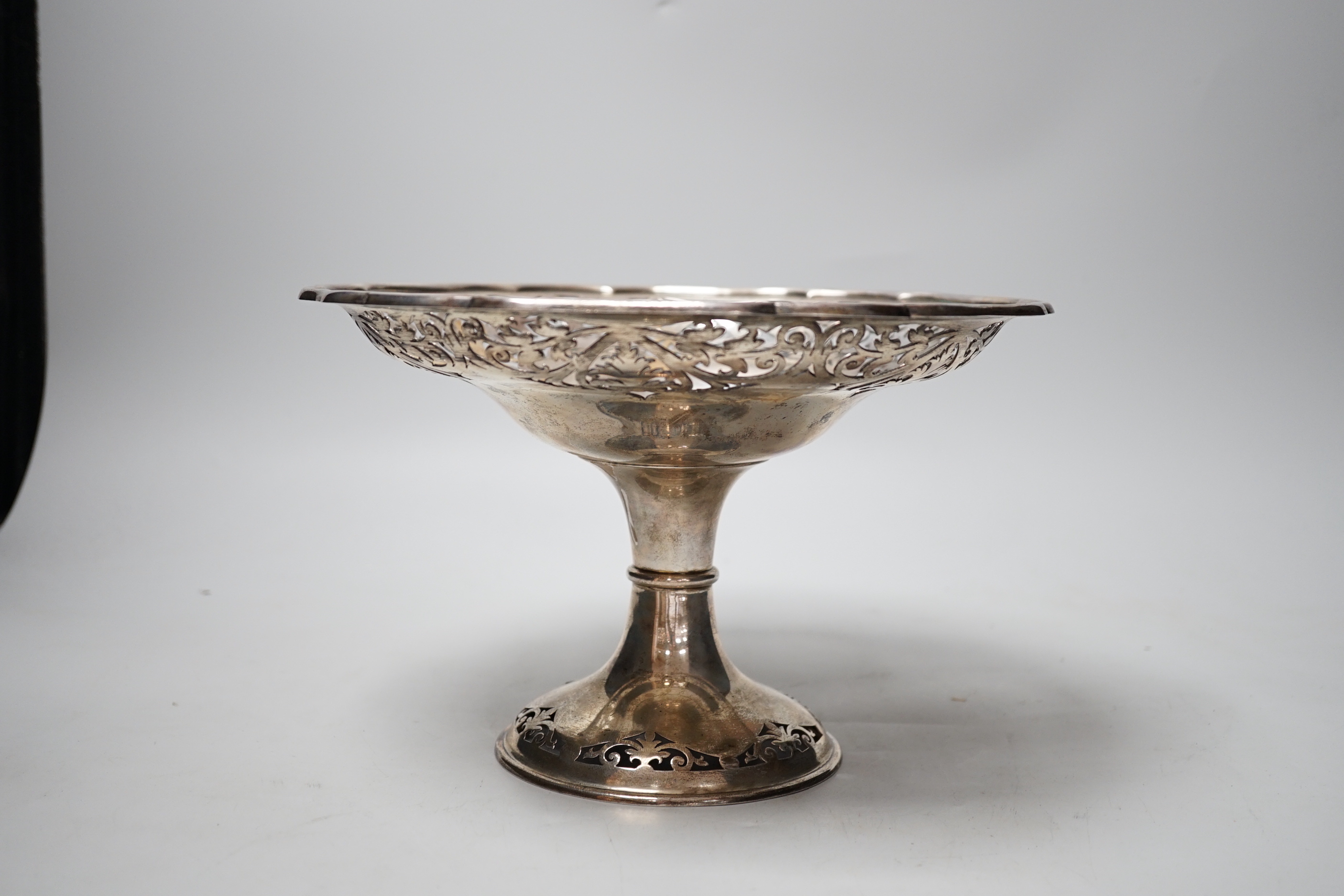 A George V pierced silver pedestal fruit bowl, I.S. Greenburg & Co, Sheffield, 1913, diameter 24.6cm, 21.6oz.